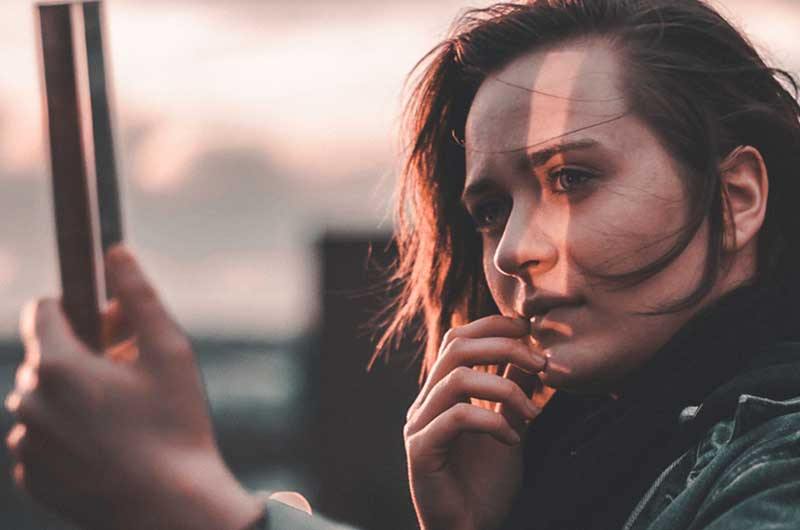 5 Ways Your Favourite Influencers Are Mixing Jewelry With Accessories - Tanzire