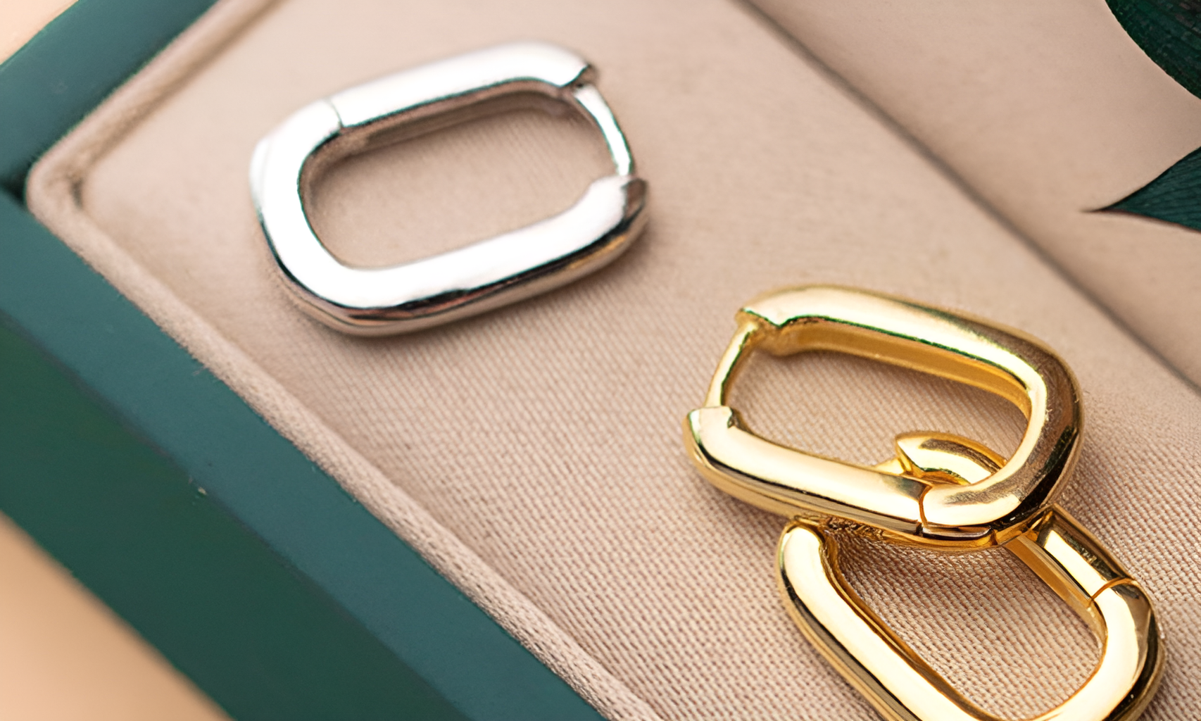 Travelling with Jewelry: Top Five Tips To Pack Your Jewelry Like A Pro