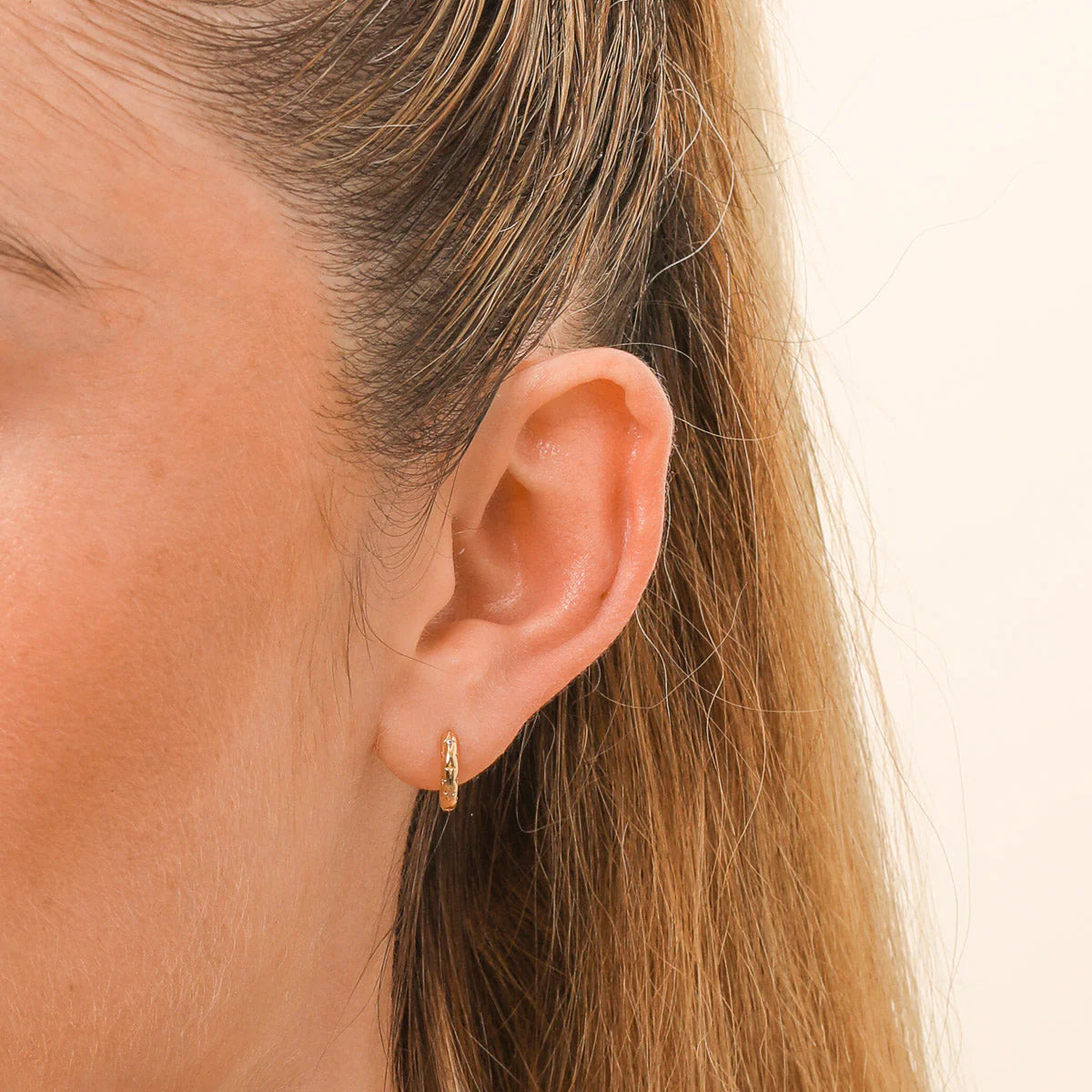 18K Gold Cosmic Star Bold Huggies