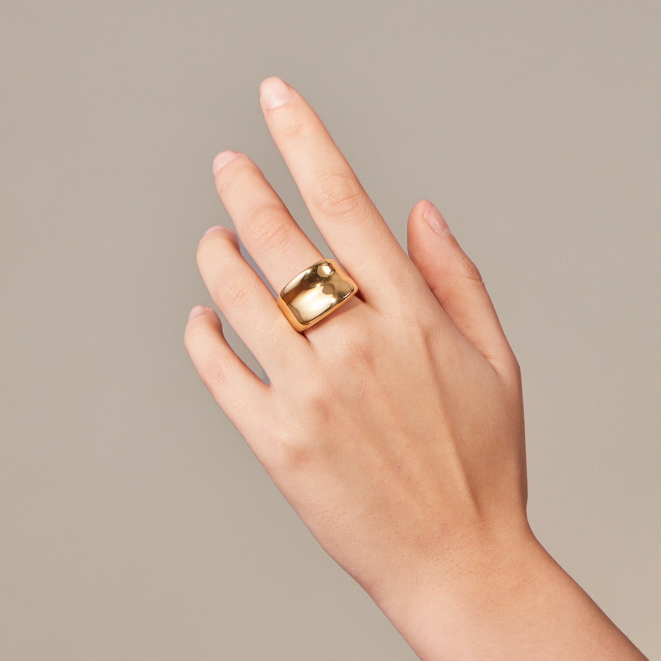 Simone Ashley in Statement Viviana Ring