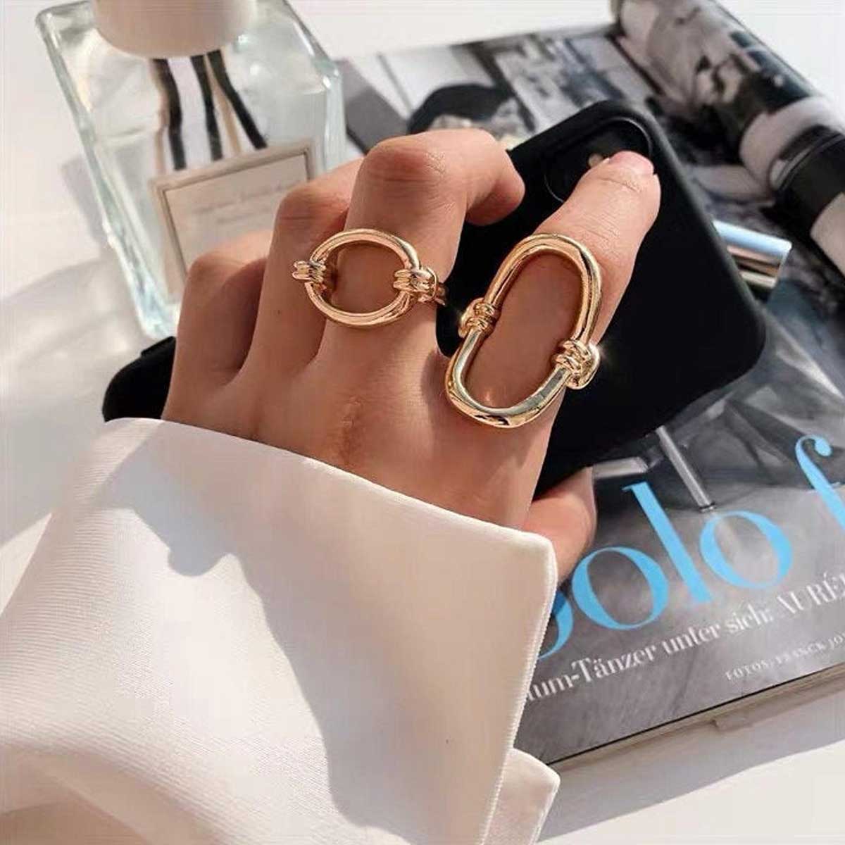 Open Oval Ring in 18K Gold