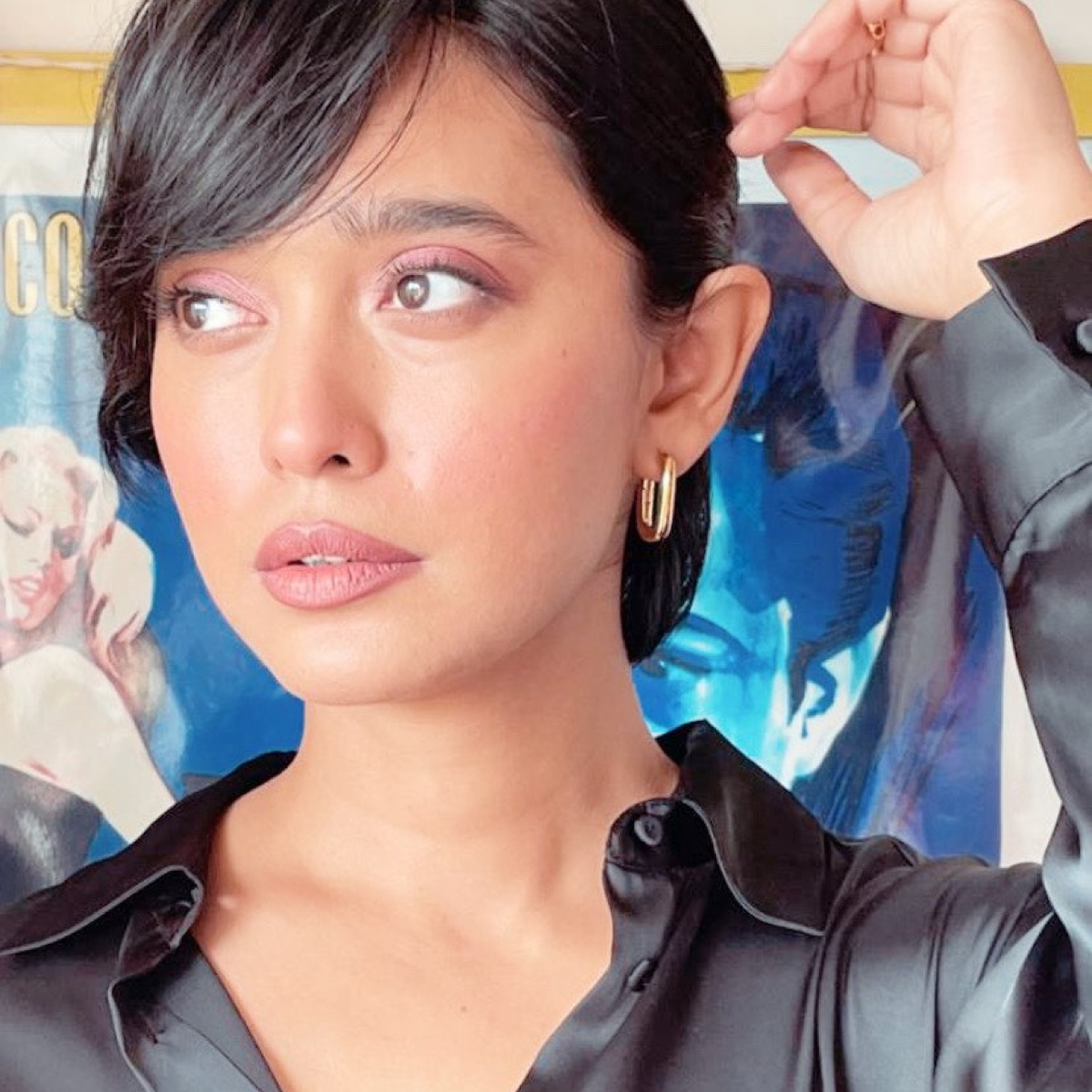 Sayani Gupta wearing Handmade U-shaped hoop earrings plated with 18k gold from Tanzire