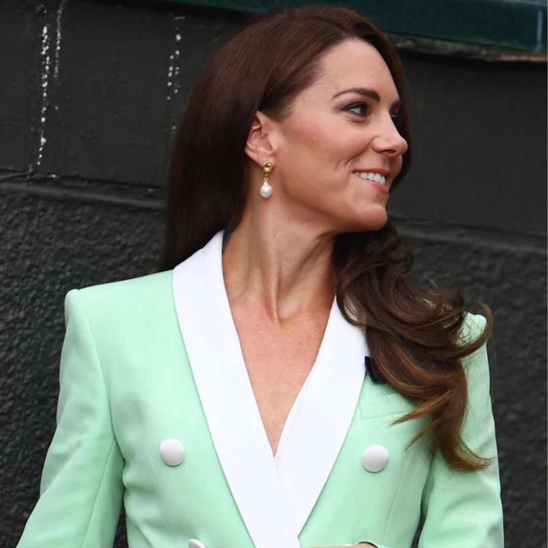 Kate Middleton in Knot Pearl Earrings