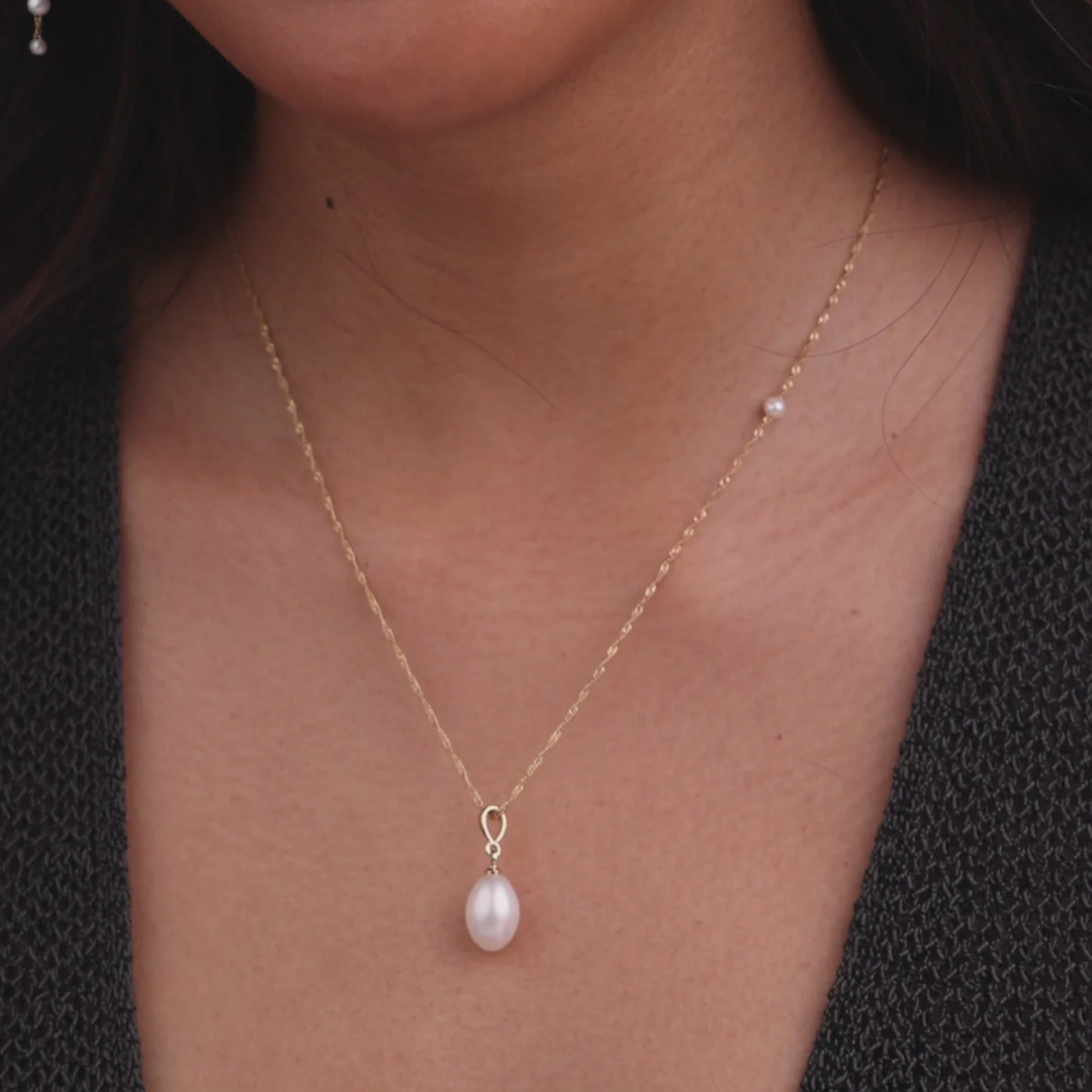Minimalist Cora Pearl Pendant Necklace