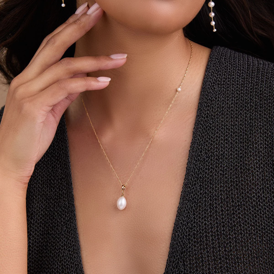 Minimalist Cora Pearl Pendant Necklace