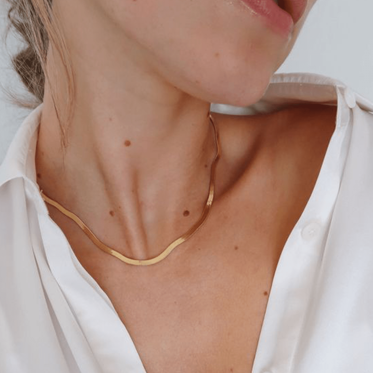 Jacqueline Fernandez in Chain Necklace